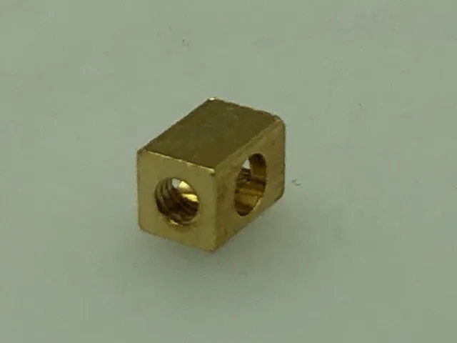 Borne Passante Reto Para Interruptor E Soquete